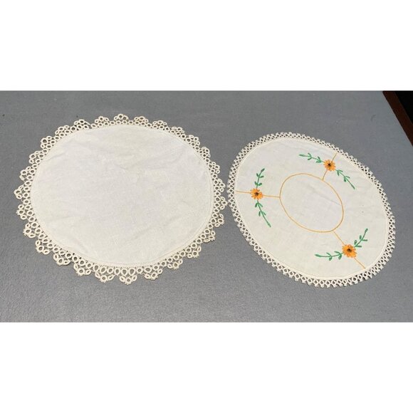 Vintage Handmade Embroidered Doilies Set of 2 11" Round Lace Edging Floral Desig - Picture 6 of 7